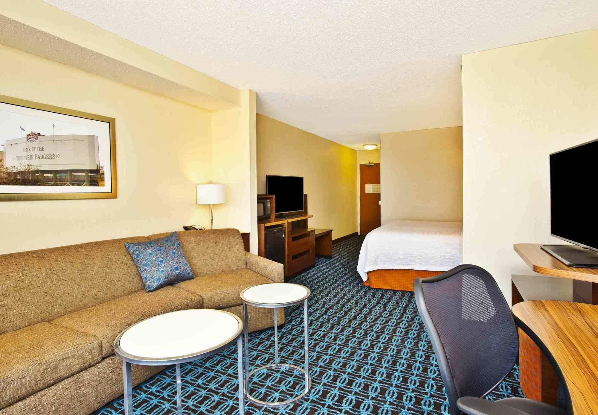 Fairfield Inn & Suites By Marriott Madison West/Middleton Exterior photo